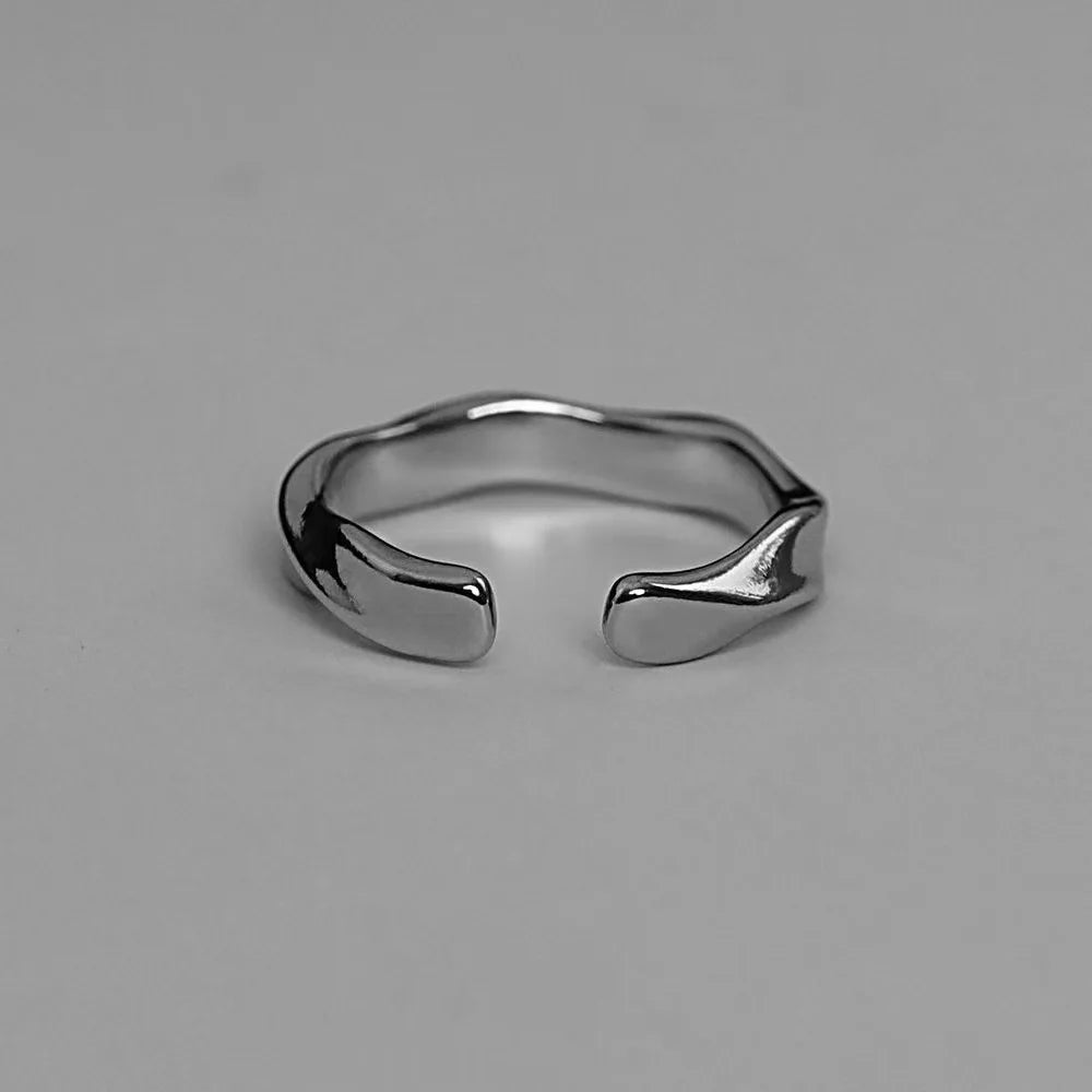 Silver Mobius Wave Ring – Retro Open Design for Women & Men