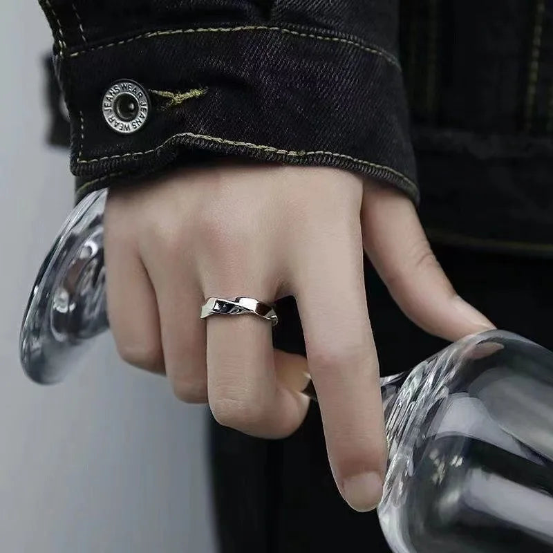 Silver Mobius Wave Ring – Retro Open Design for Women & Men