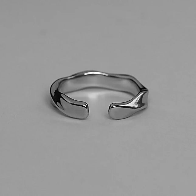 Silver Mobius Wave Ring – Retro Open Design for Women & Men